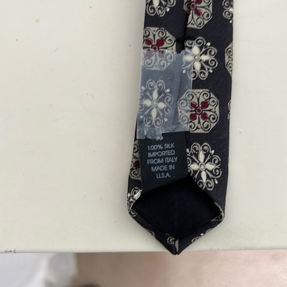 DKNY Black Patterned 100% Silk Tie - Picture 6 of 6